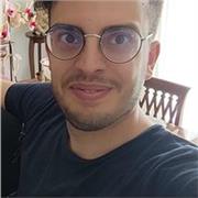 Biologo di professione impartisce lezioni su materie scientifiche a studenti di scuola superiore e universitari